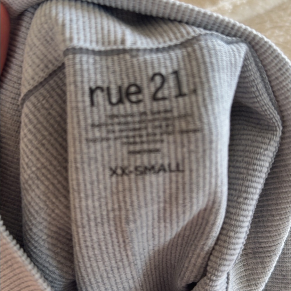 Rue21 Light Gray Ribbed Shorts - Picture 3 of 3
